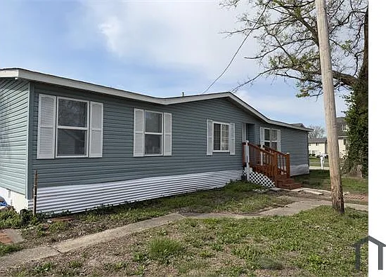 4 bed, 1300 sqft, $1,800 — Photo 1
