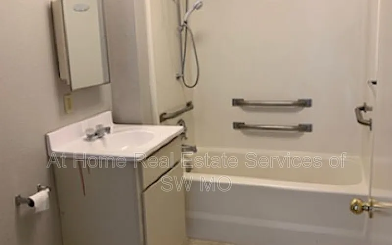 2 bed, 1.0 bath, 754 sqft, $730 — Photo 4