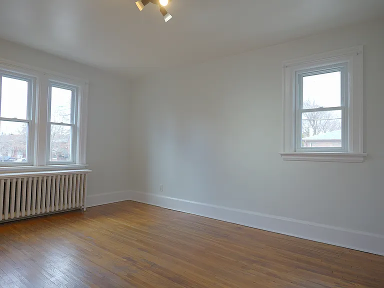 1082 Avenue Rd — Photo 12
