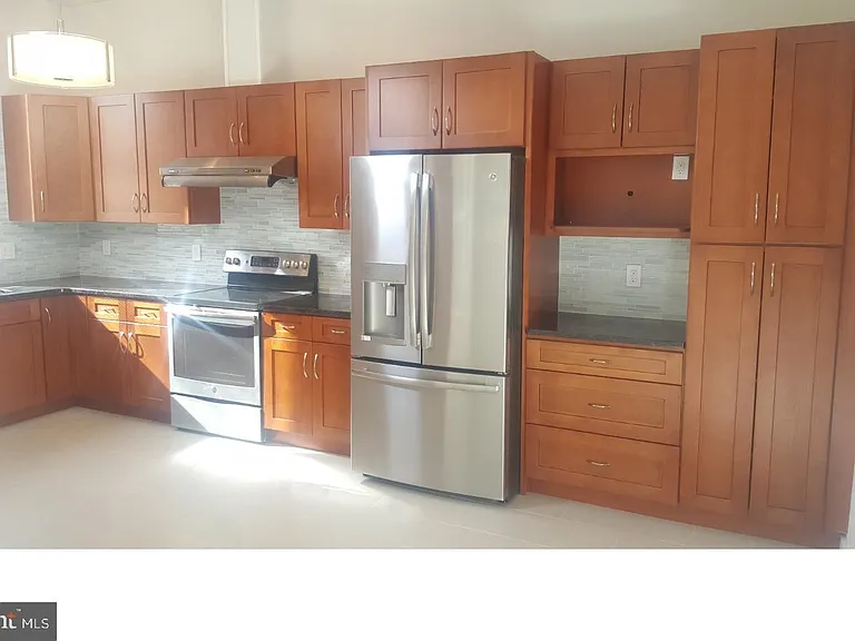 1014 Mount Vernon St — Photo 2