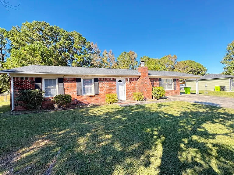 3 bed, 1435 sqft, $1,850 — Photo 1