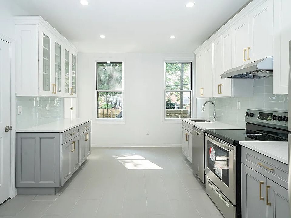 1st image of 366 Metropolitan Ave #3