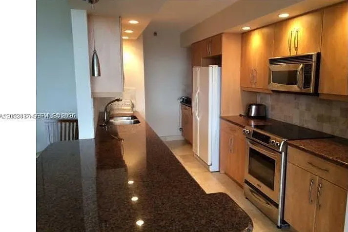 Turnberry Towers Condo — Photo 4