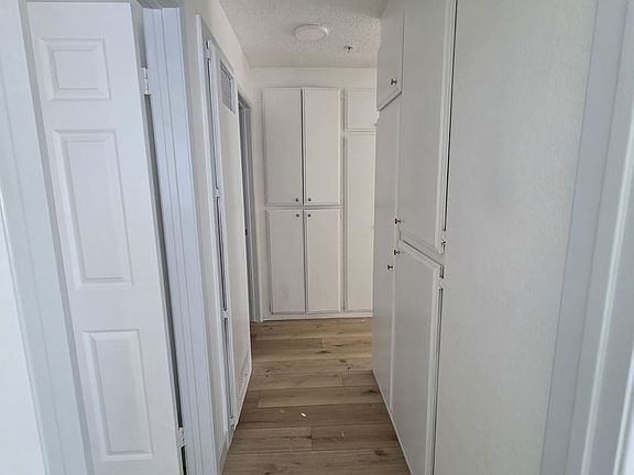 5th image of 11702 York Ave #7