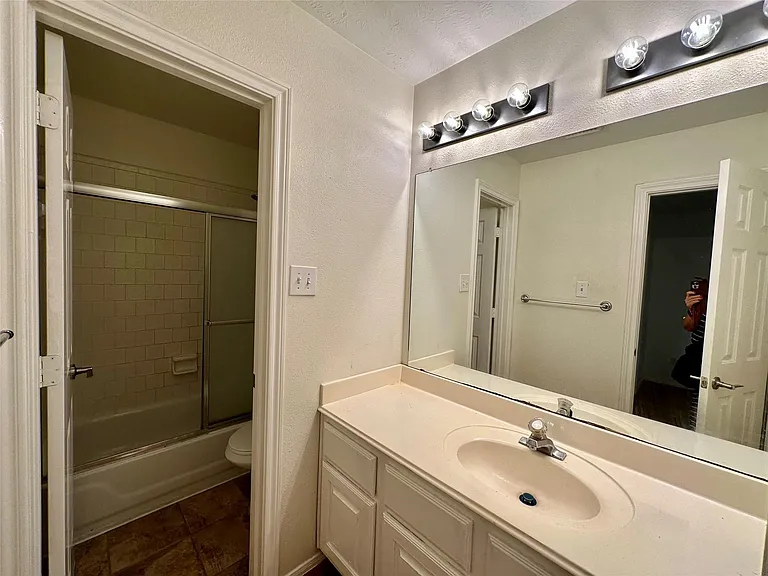 1414 Diamond Brook Dr — Photo 18