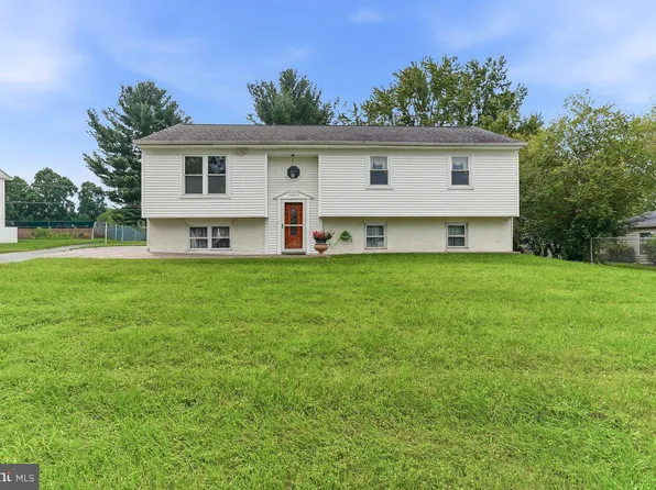 402 Farmhouse Rd, Downingtown, PA 19335