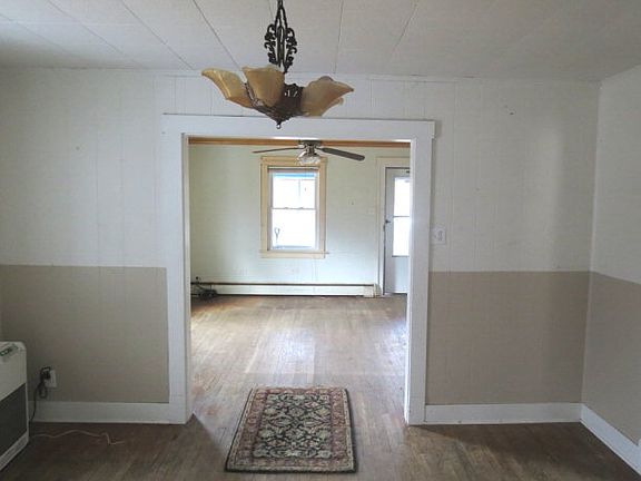 2nd image of 10 Park Ln