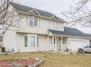 2942 Deerpath Ct, Des Moines, IA 50320