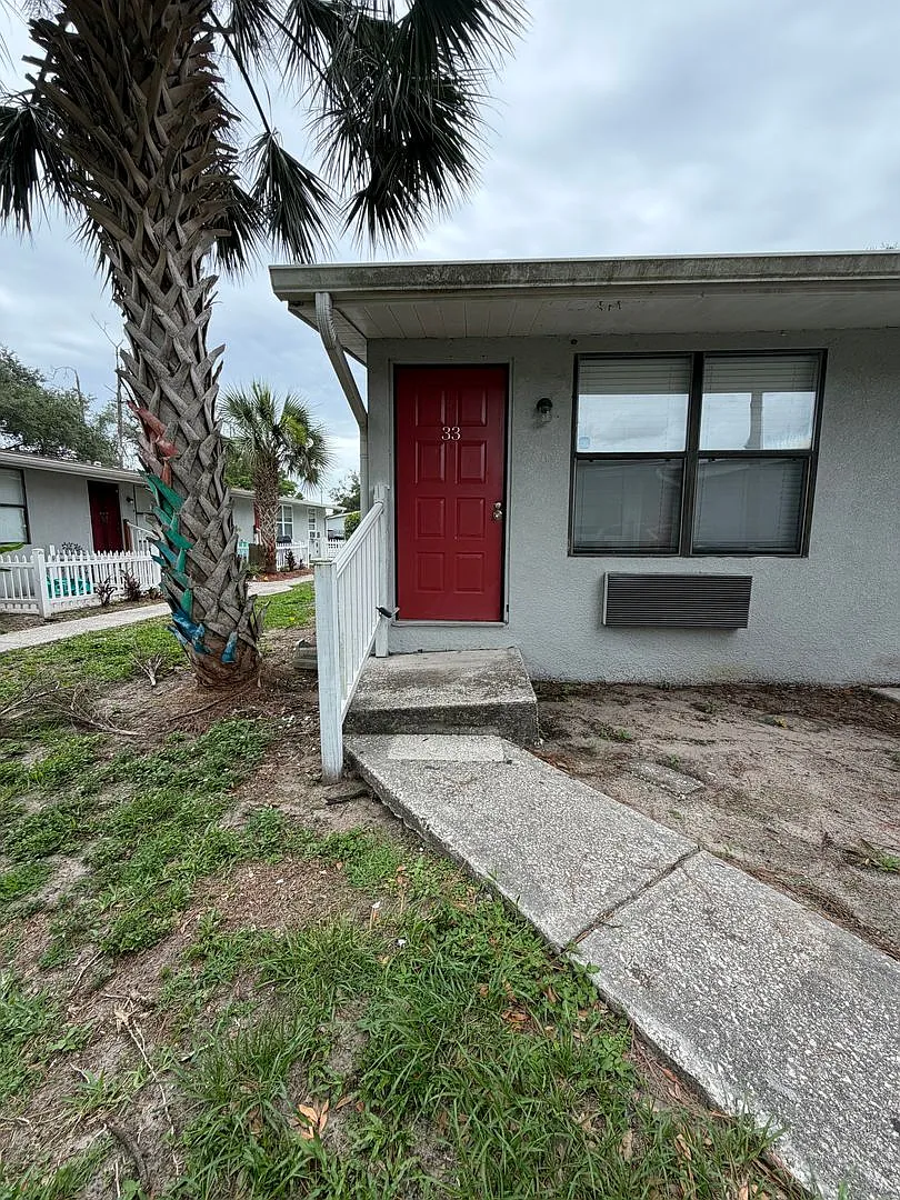 Strawberry Place Apartments — Photo 3