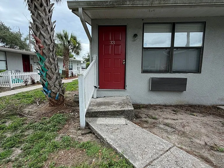 Strawberry Place Apartments — Photo 13