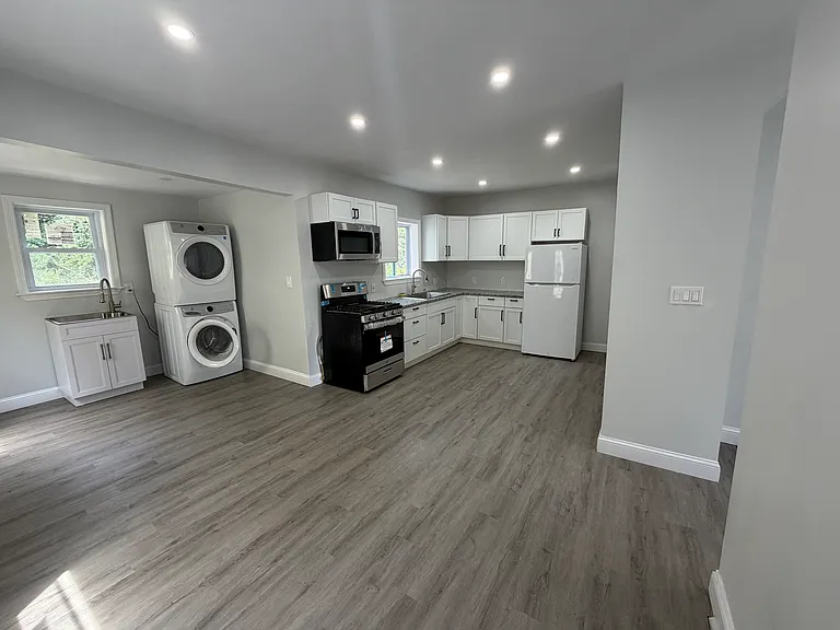 73-75 Draper Ave #75 — Photo 3