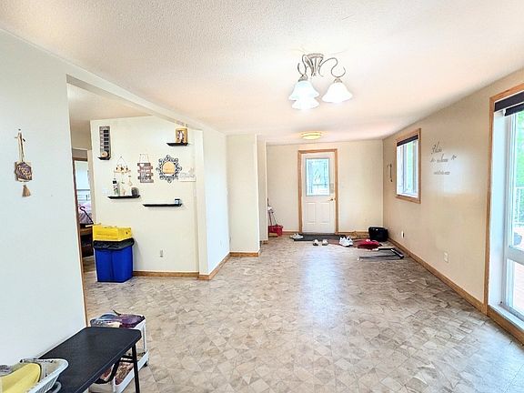 4th image of 350 Begg Street W