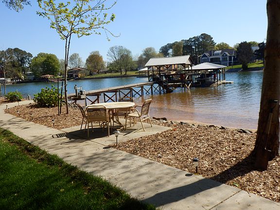 Great place to enjoy lake