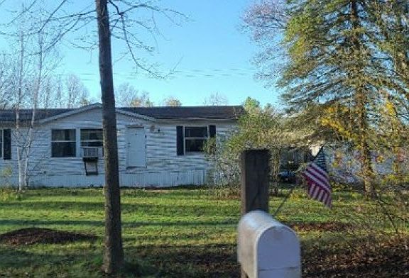 3rd image of 13160 Pinewood St NE