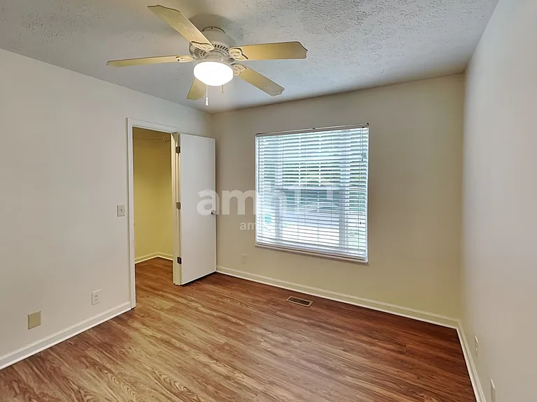 300 Ella St — Photo 16