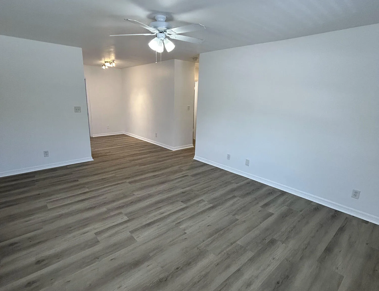 2 bed, 1.0 bath, 7645 sqft, $2,000 — Photo 2