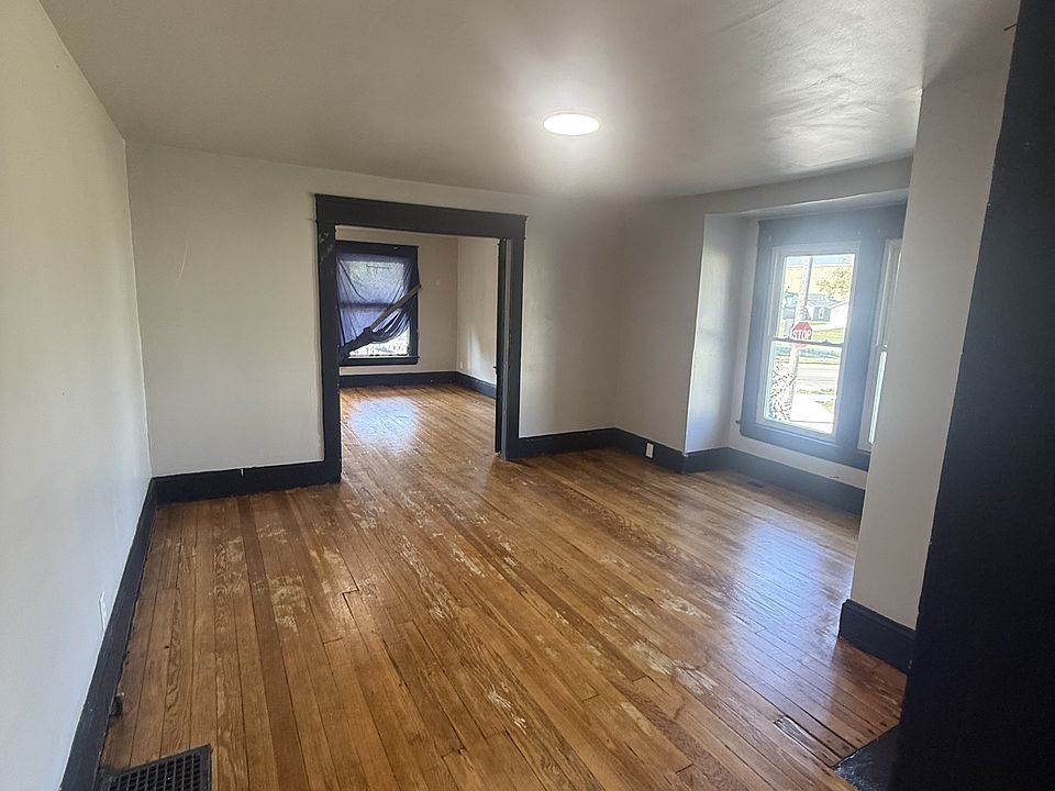2nd image of 302 Selma Rd