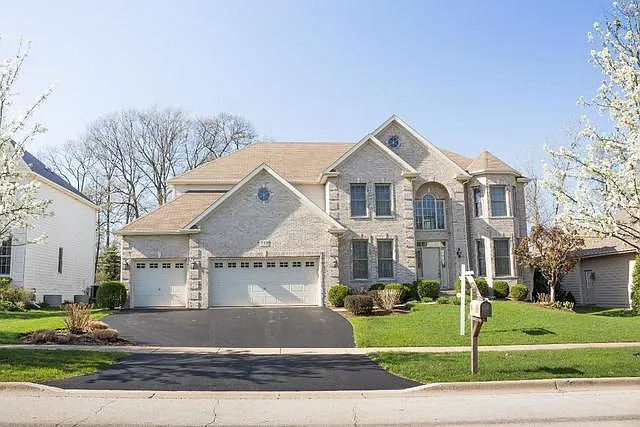739 Hickory Ln photo 1