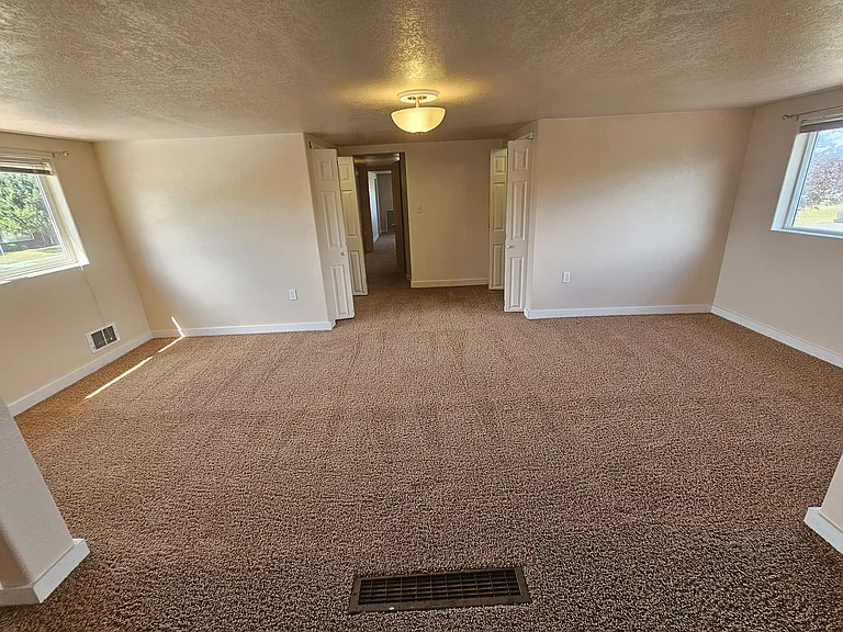 607 S H St — Photo 34