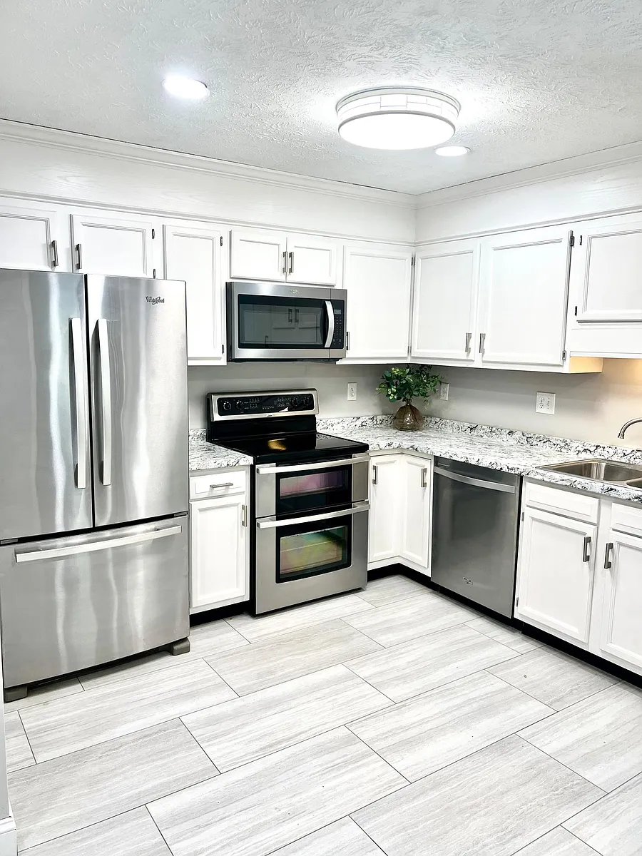Building Photo - 1373 Woodridge Dr