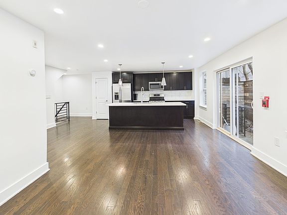 3rd image of 1521 N Franklin St #3