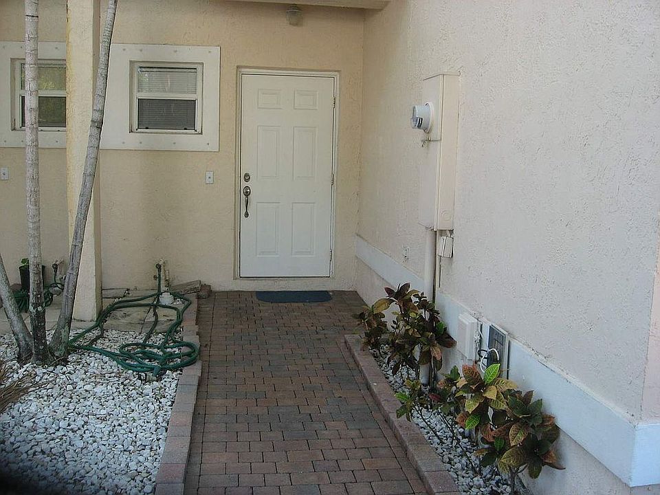 Front entryway to house