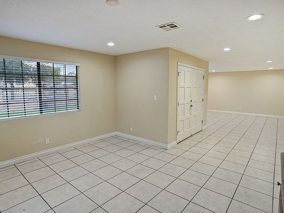 2nd image of 11817 Glenoaks Blvd