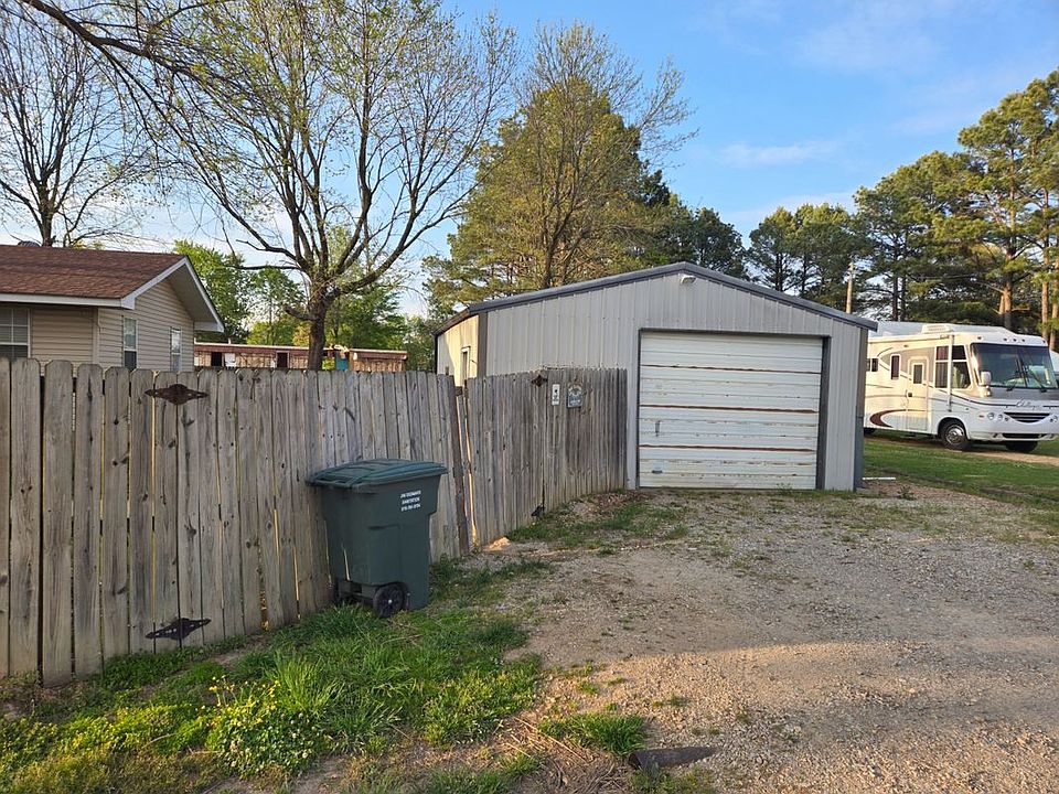 2nd image of 706 N Holman St
