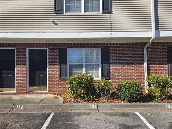 132 Point Place Dr, Cartersville, GA 30120
