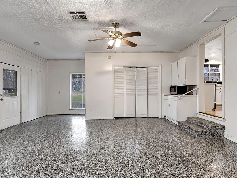 410 Shady Ln — Photo 23