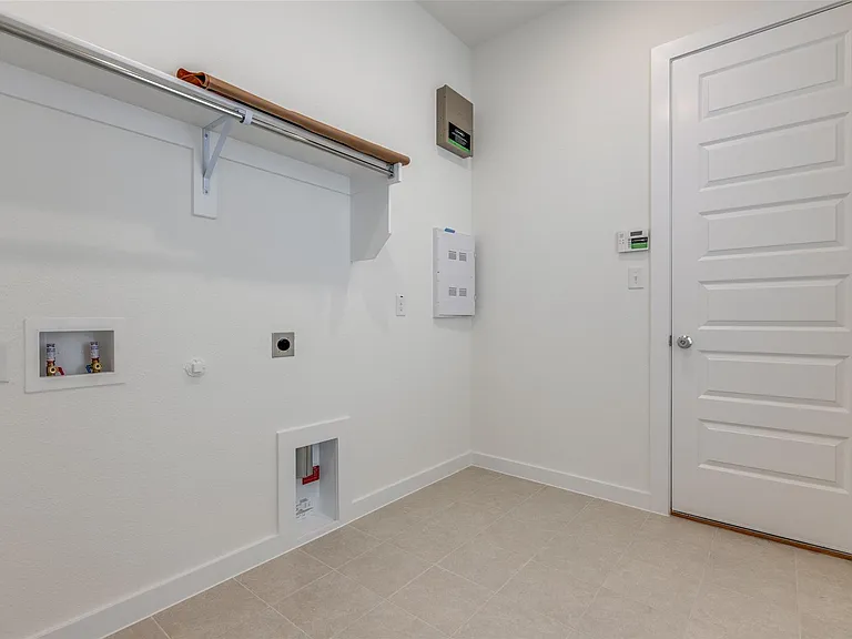 805 Fieldcrest St — Photo 15