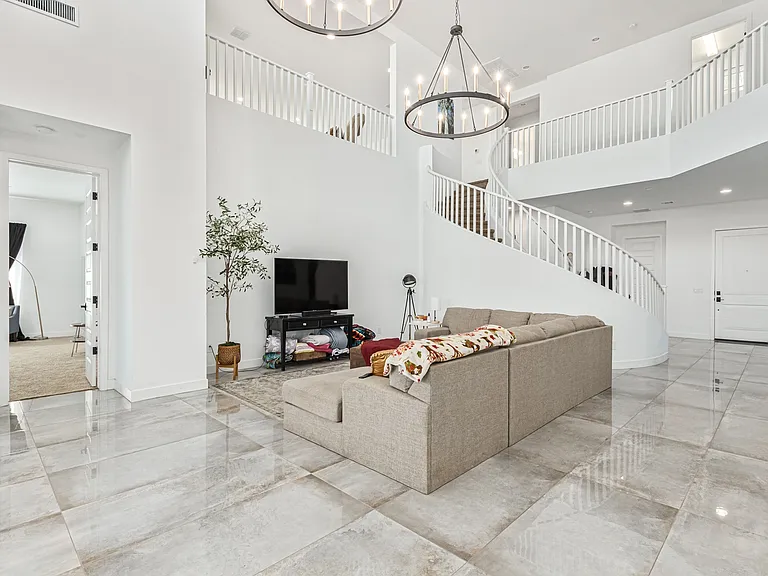 21040 E Carriage Way — Photo 4
