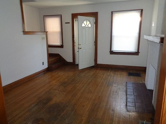 2nd image of 22-32 W Hudson St #28
