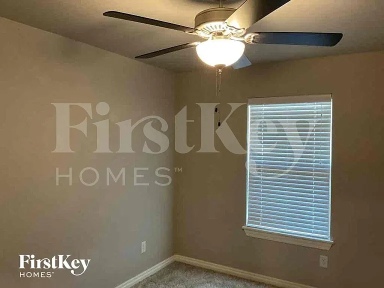 2504 Gerald Ct — Photo 7