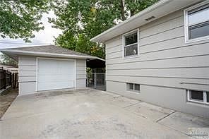 3rd image of 912 Avenue E