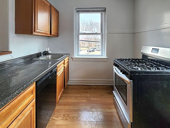 3rd image of 5133 W Windsor Ave APT 2E