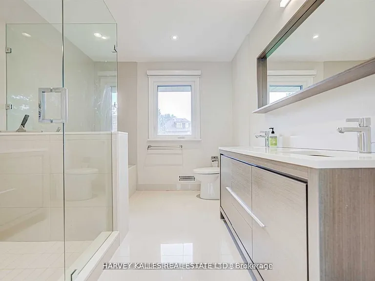 209 Lytton Blvd — Photo 15