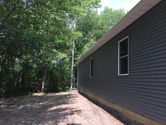 3rd image of 401 Willow Creek Dr