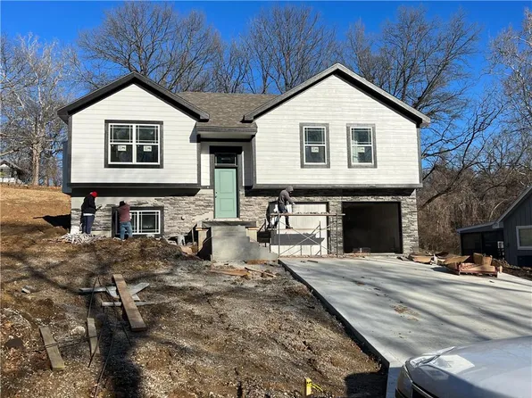 220 NE 102nd Ter, Kansas City, MO 64155