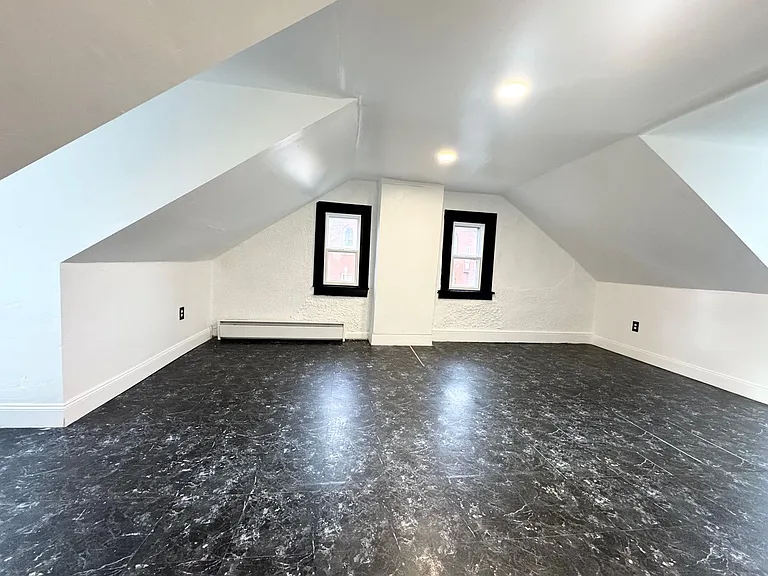509 E Strawberry St — Photo 17