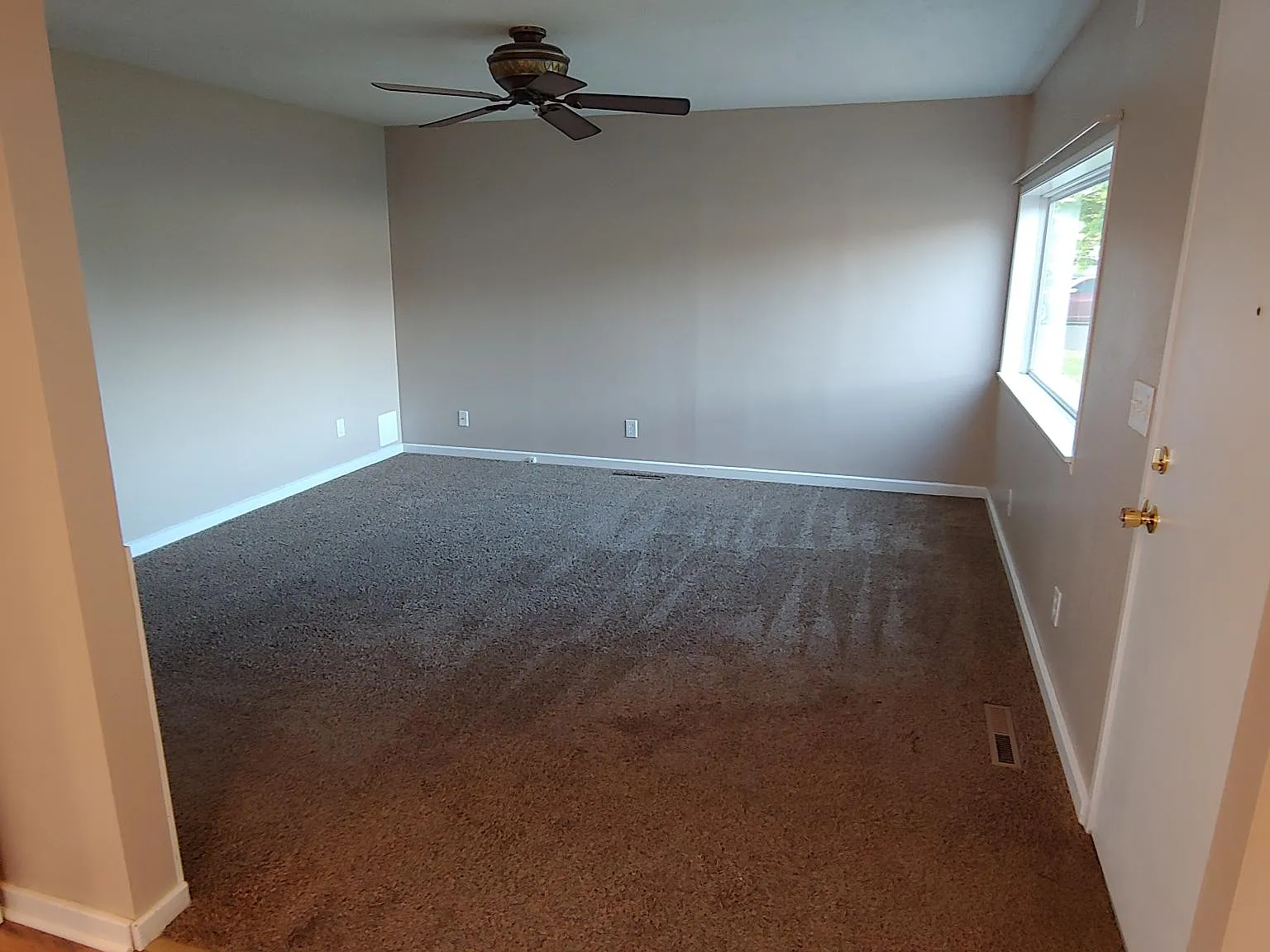 3 bed, 900 sqft, $1,650 — Photo 4