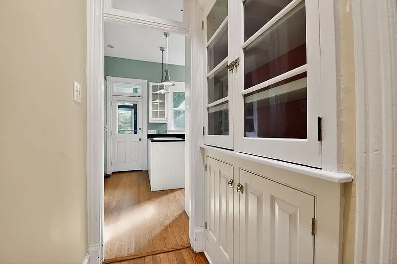 3 bed, 3.0 bath, 1880 sqft, $5,695 — Photo 4