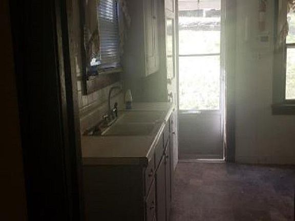 5th image of 308 Parr Ave
