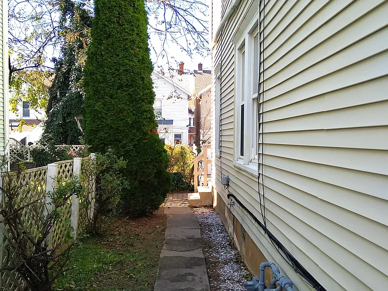 513 Hanover St — Photo 28