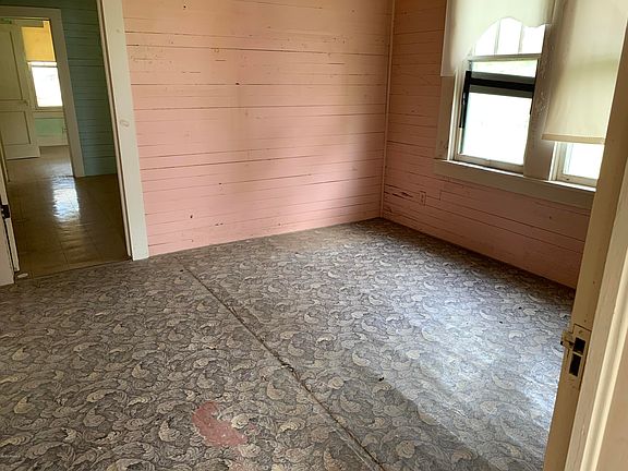 4th image of 304 E Keller St