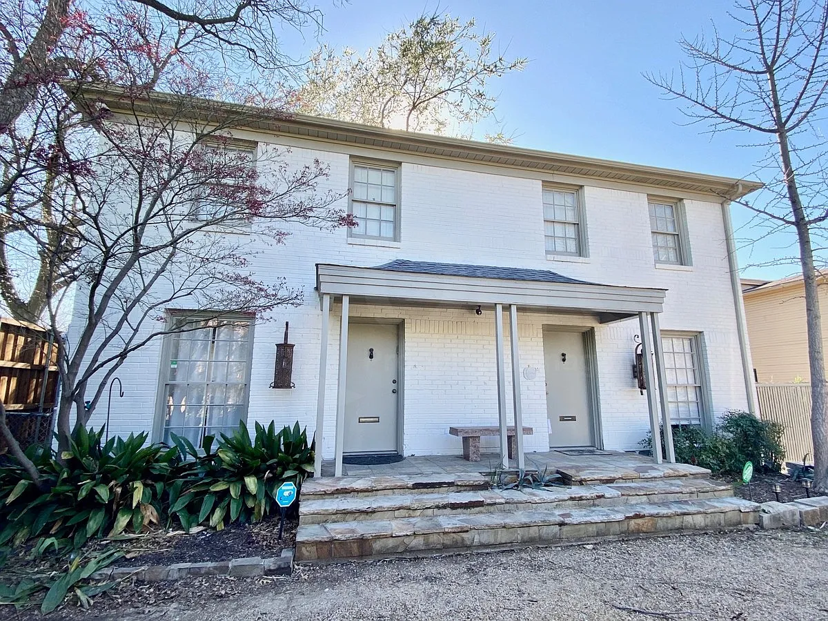 2 bed, 1.0 bath, 1100 sqft, $1,899 — Photo 2