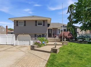 453 2nd Ave, Massapequa Park, NY 11762