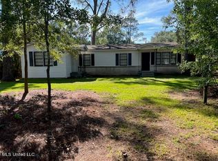 6505 Woodland Dr, Ocean Springs, MS 39564