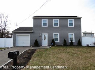 20 Hyde Park Ave, Bay Shore, NY 11706