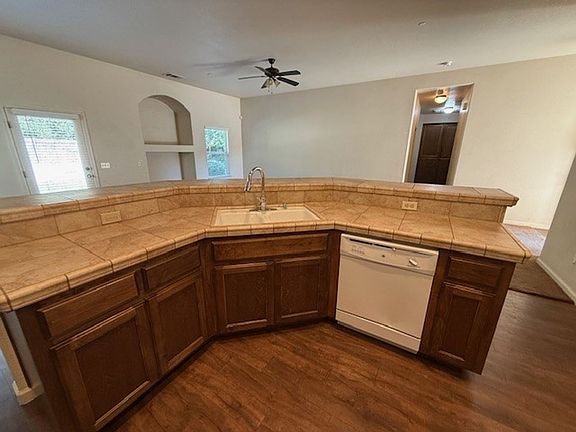 4th image of 1046 E Margalo Ct